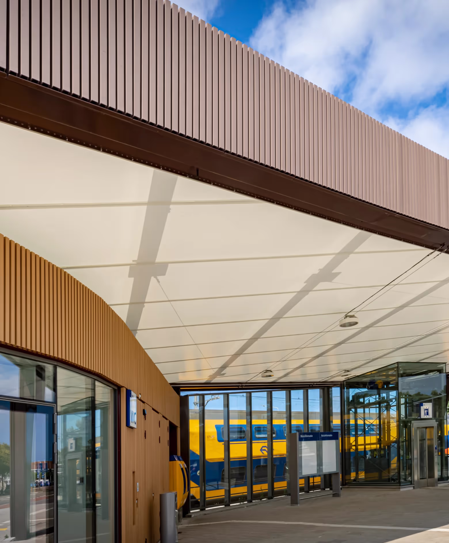 Luifel NS Station Castricum - Polyned