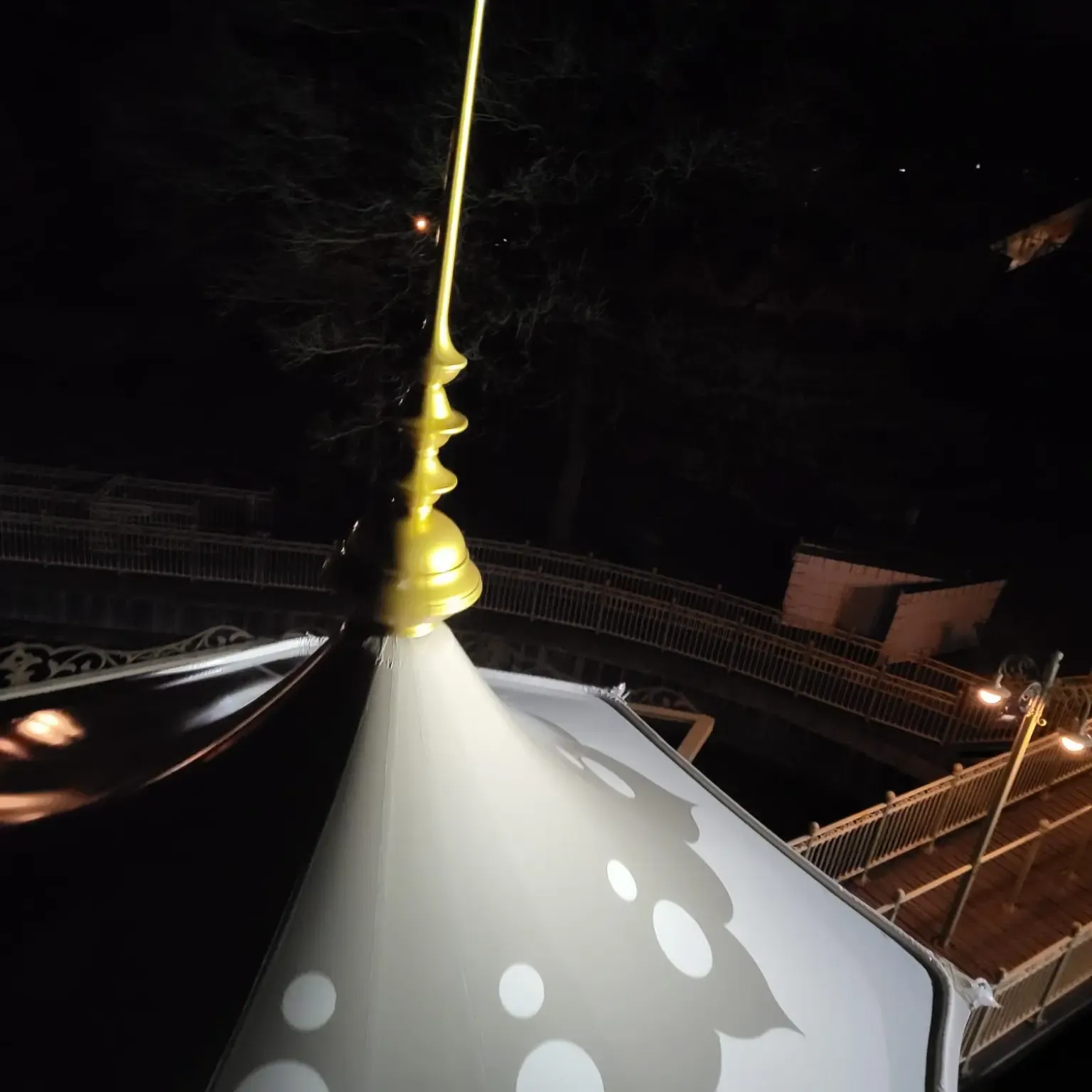 Gondoletta overkapping by night
