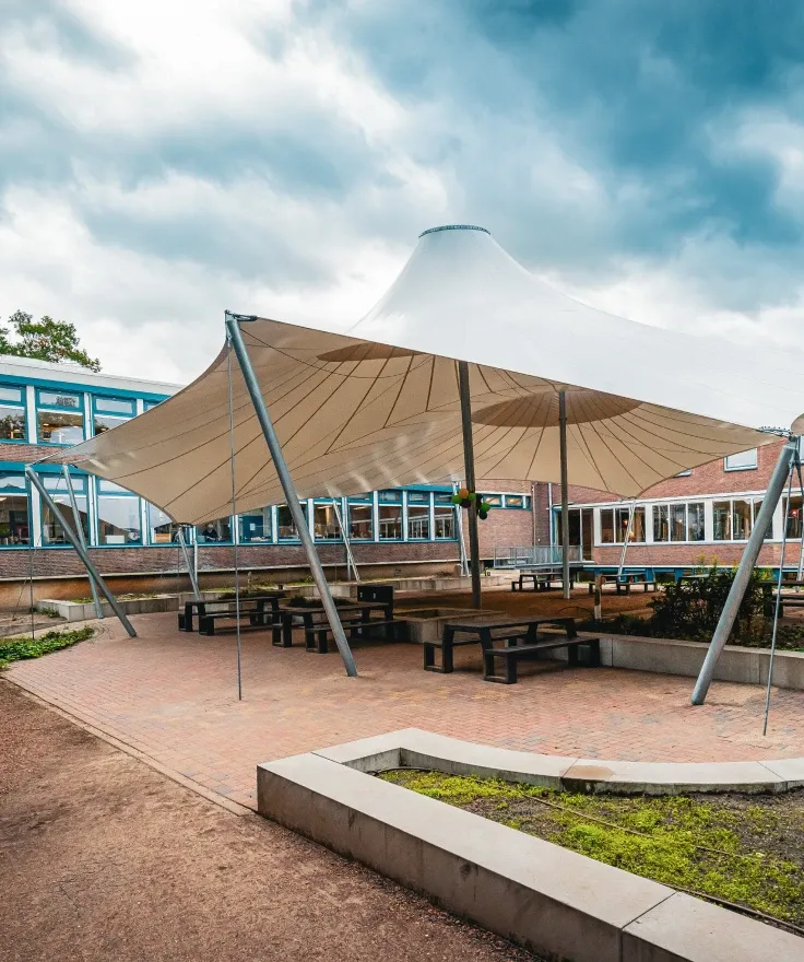 Schoolplein overkapping Jordan Zeist - Polyned